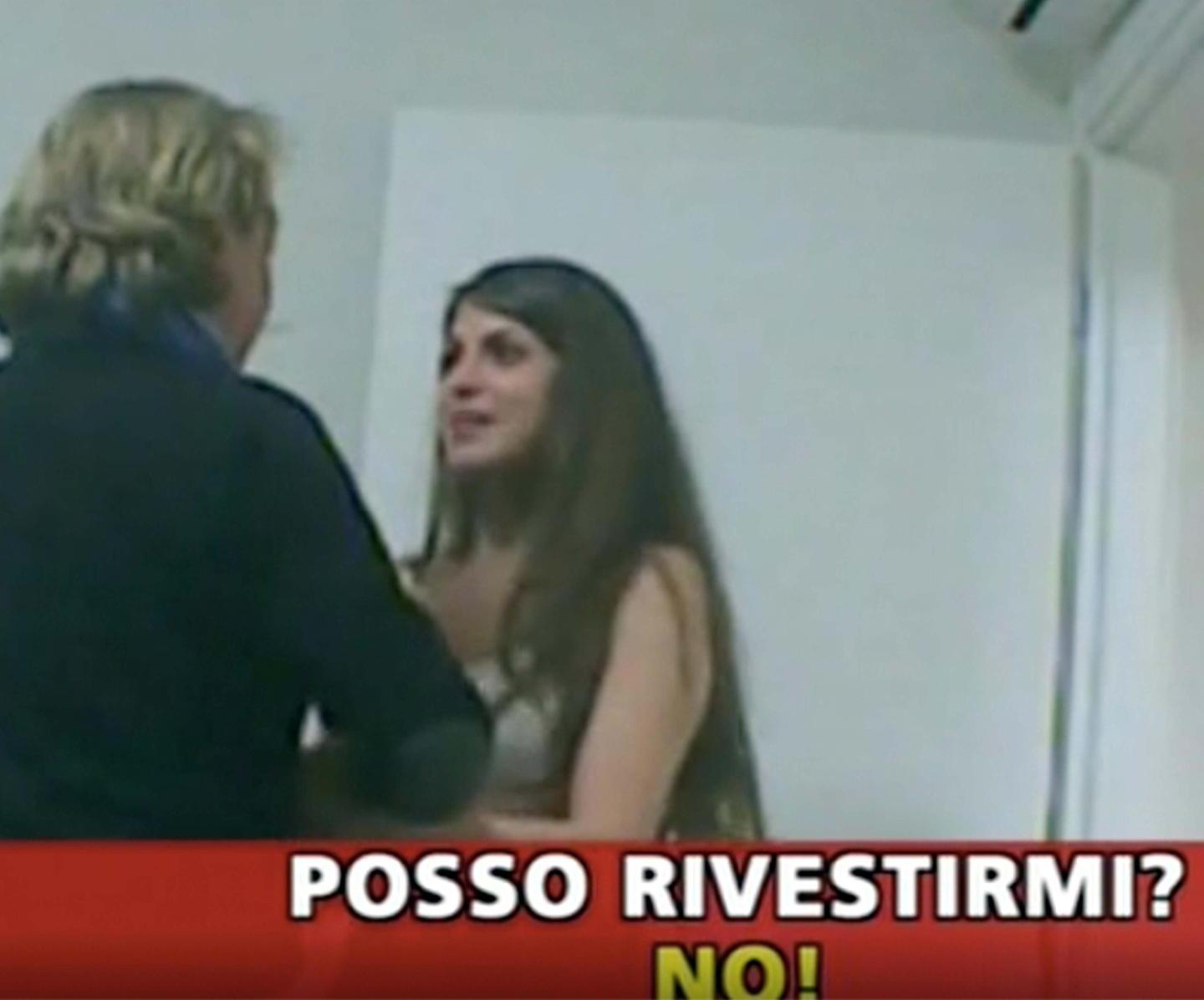 Un'immagine tratta dal video trasmesso da "Striscia la notizia"