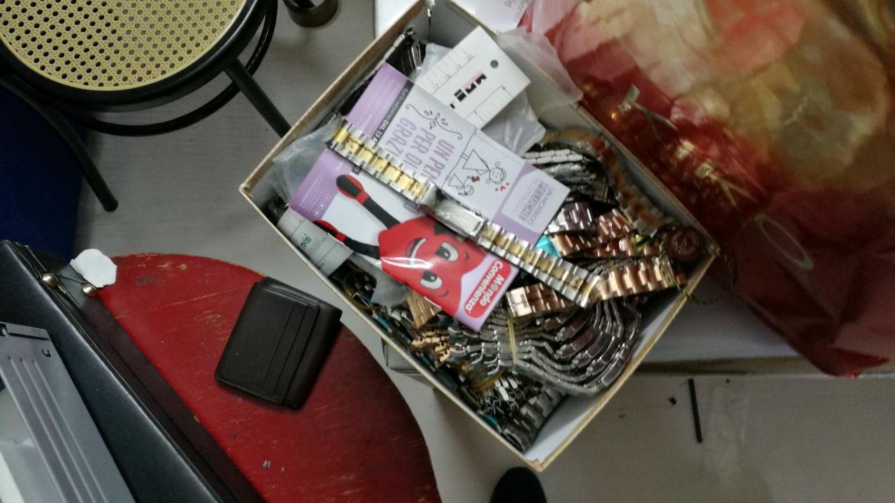 Componenti degli orologi sequestrati dalla Finanza