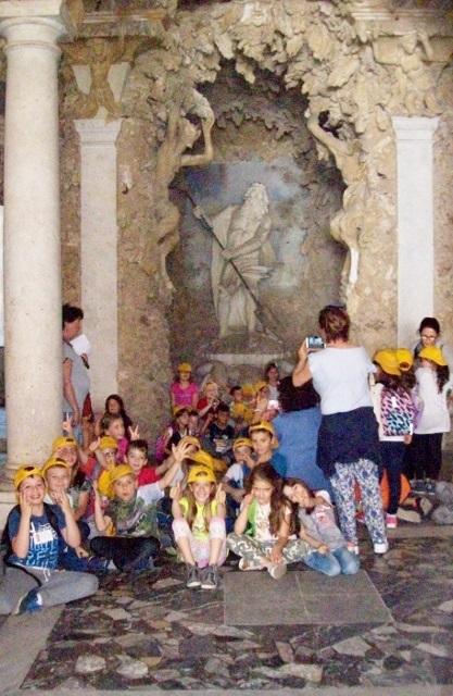 Un gruppo degli alunni che ha partecipato all'iniziativa
