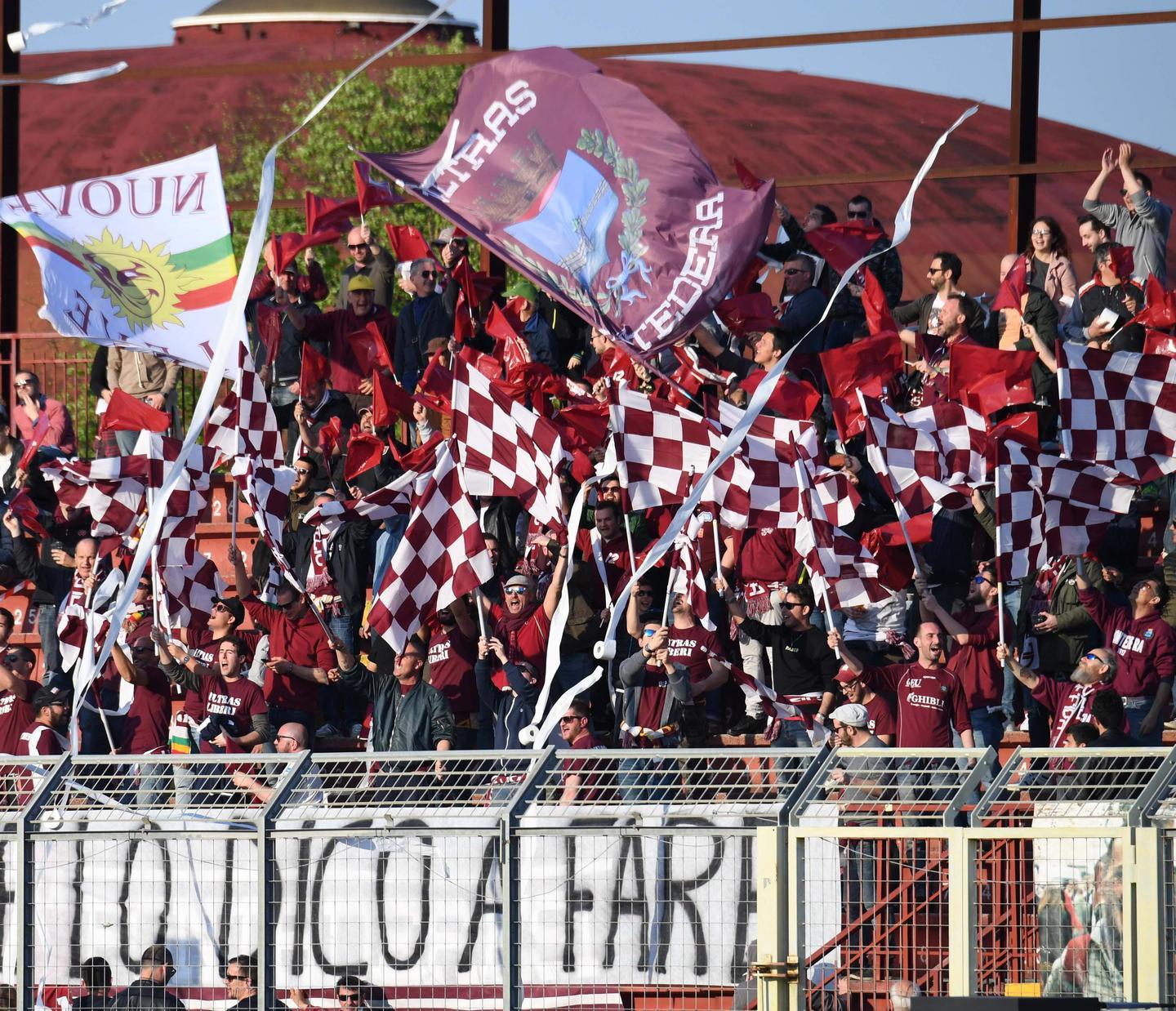 Pontedera tra futuro e la festa in gradinata