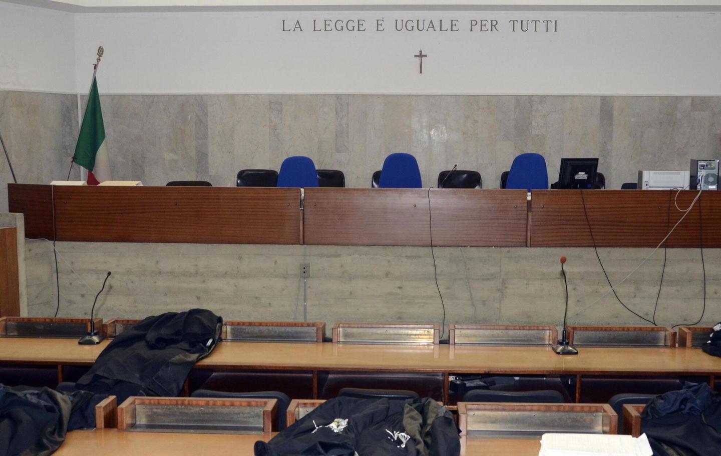 Bulloni svitati, sabotaggio del trattore 