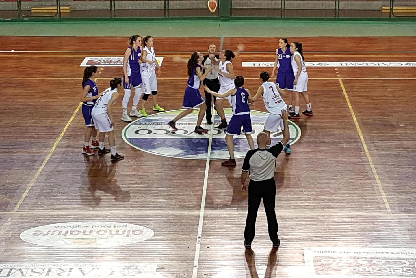 Le ragazze di Raselli vincono gara uno (34-31)
