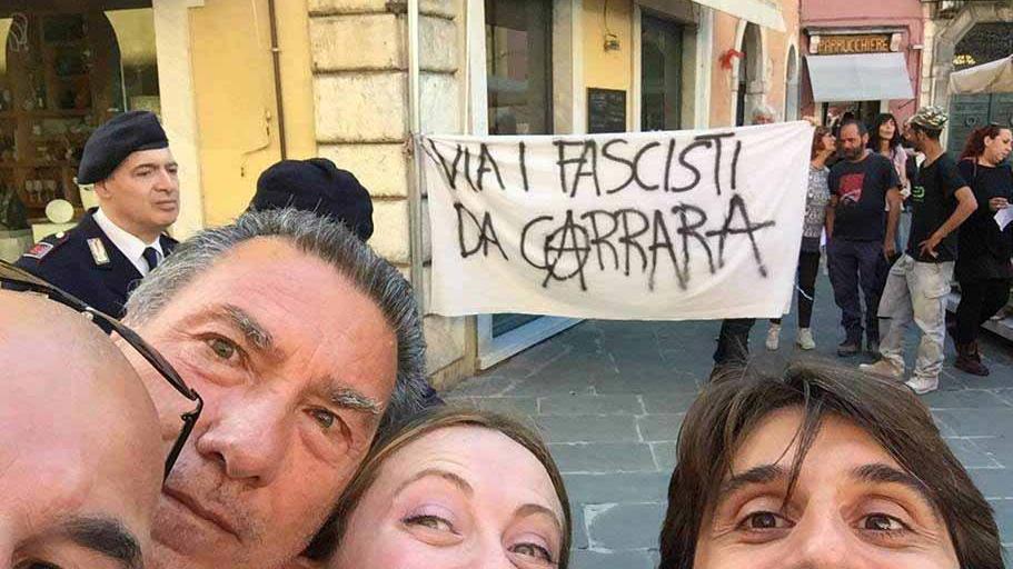 La parlamentare: erano quattro scemi