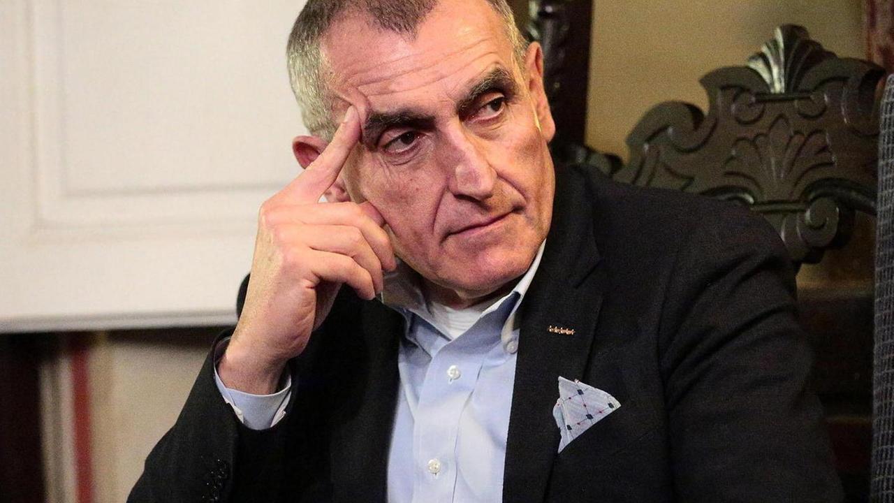 «Basta moralizzatori» Pd spara a zero su M5S