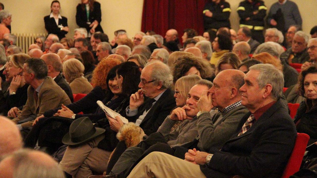 L'assemblea dei soci della BpVi al Politeama nel febbraio 2016
