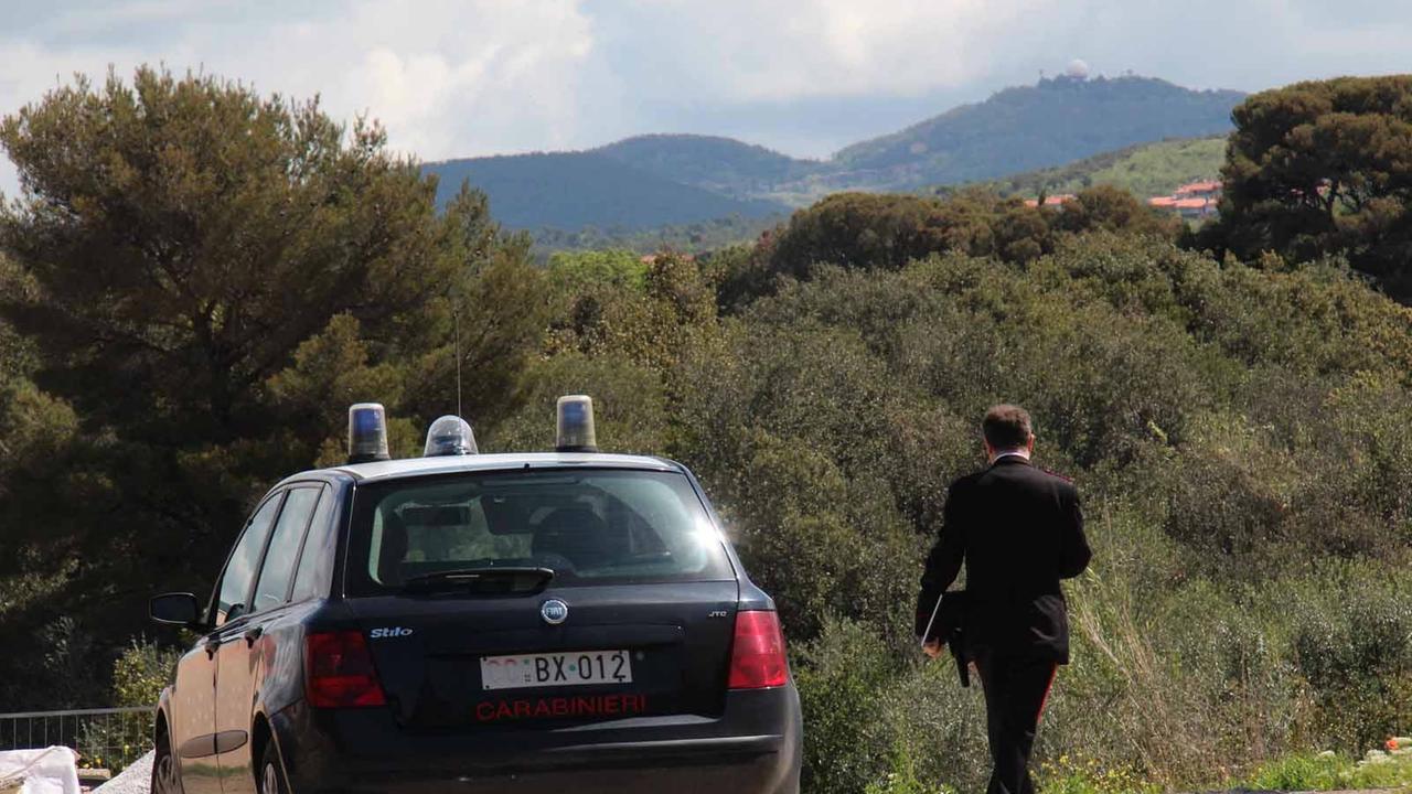 Un controllo dei carabinieri in campagna (Foto d'archivio)