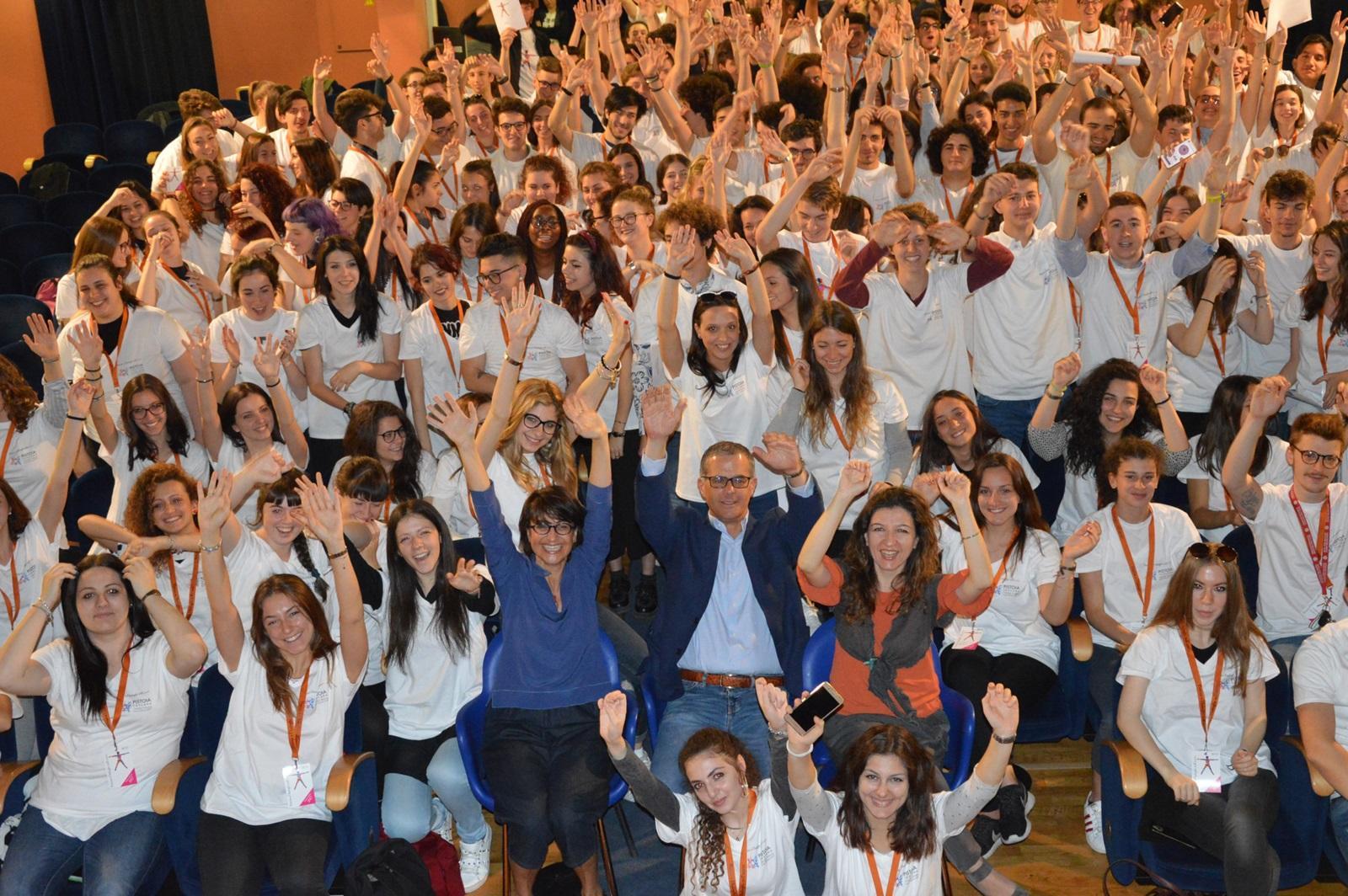 I giovani amano i Dialoghi: è record di volontari  
