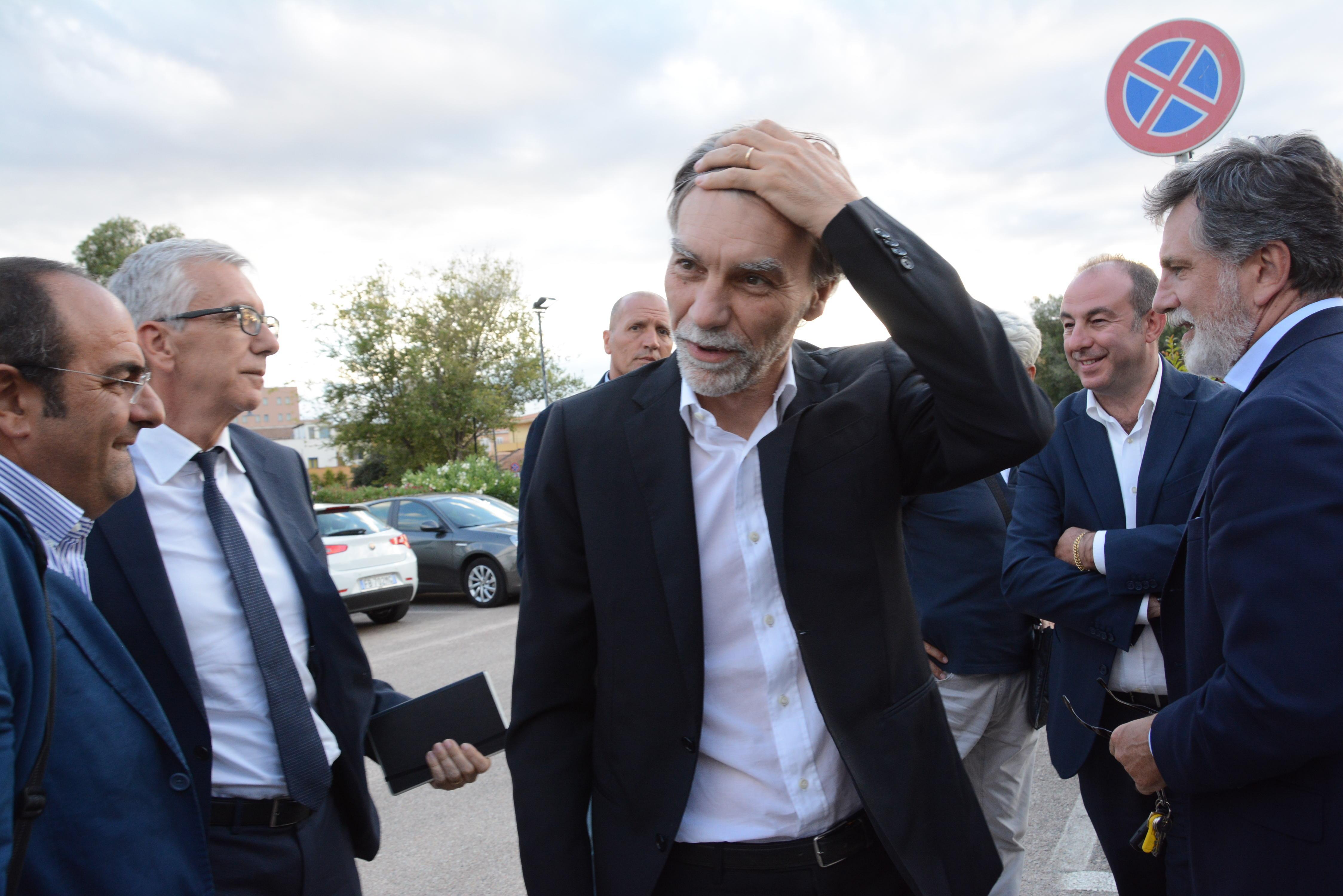 Il ministro Delrio con Massimo Deiana e il governatore Pigliaru