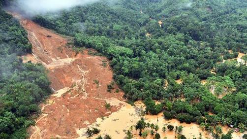 Sri Lanka lancia Sos, 91 morti alluvioni