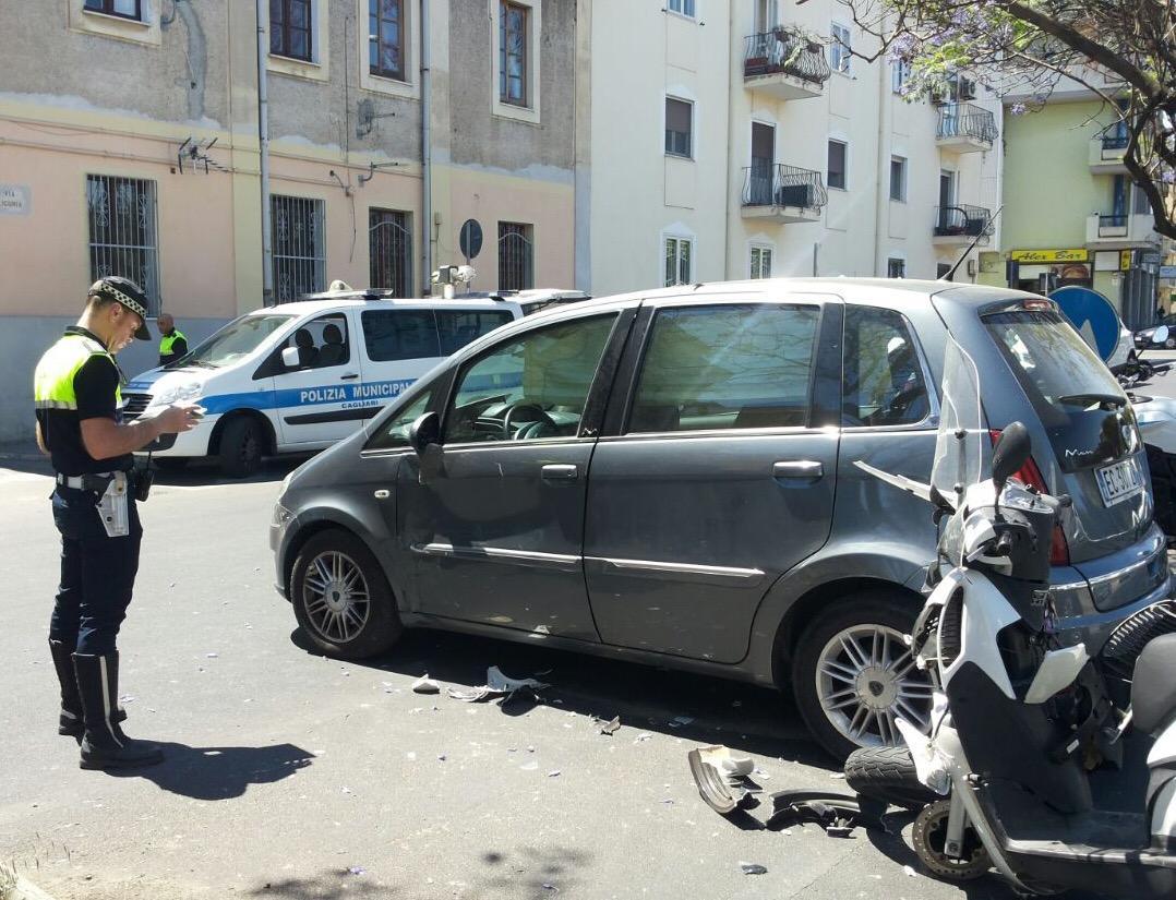Scontro auto moto, grave un 17enne di Cagliari