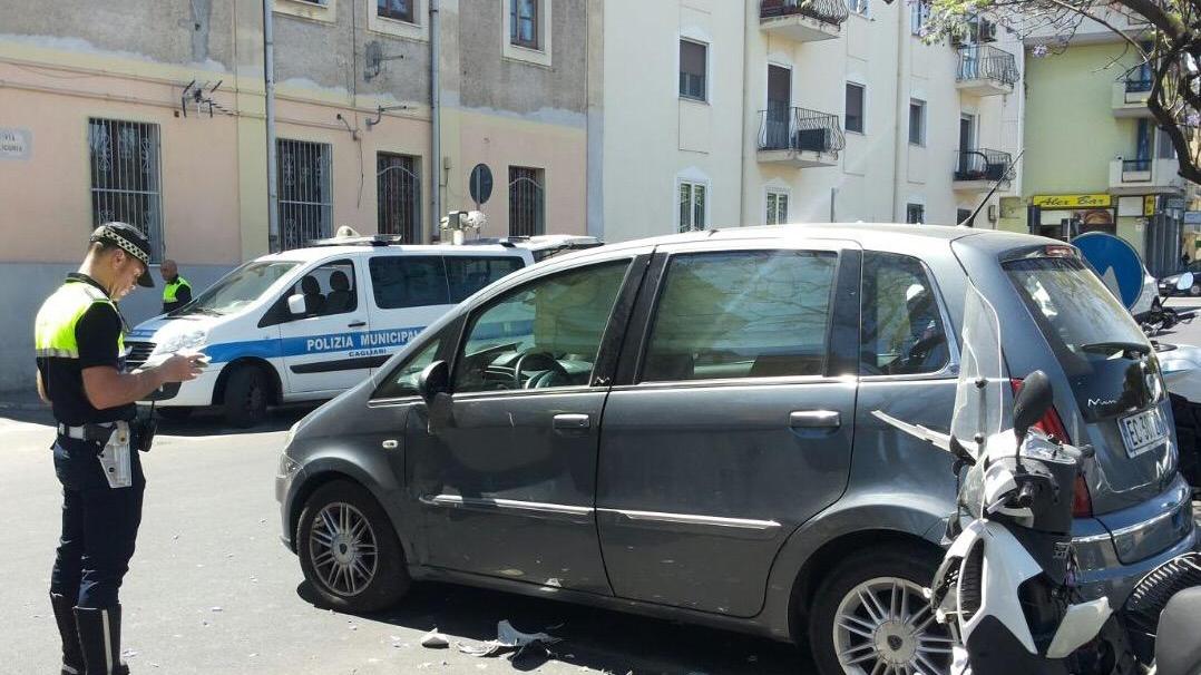 Scontro auto moto, grave un 17enne di Cagliari