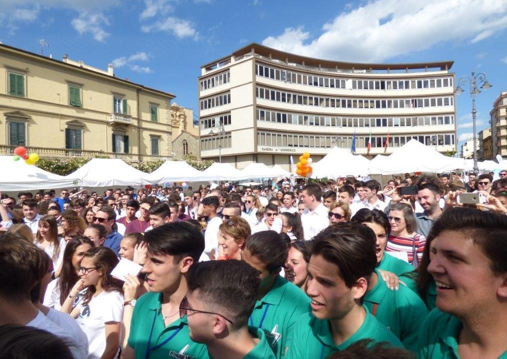 Gli studenti fanno impresa In mille in pizza Vittorio