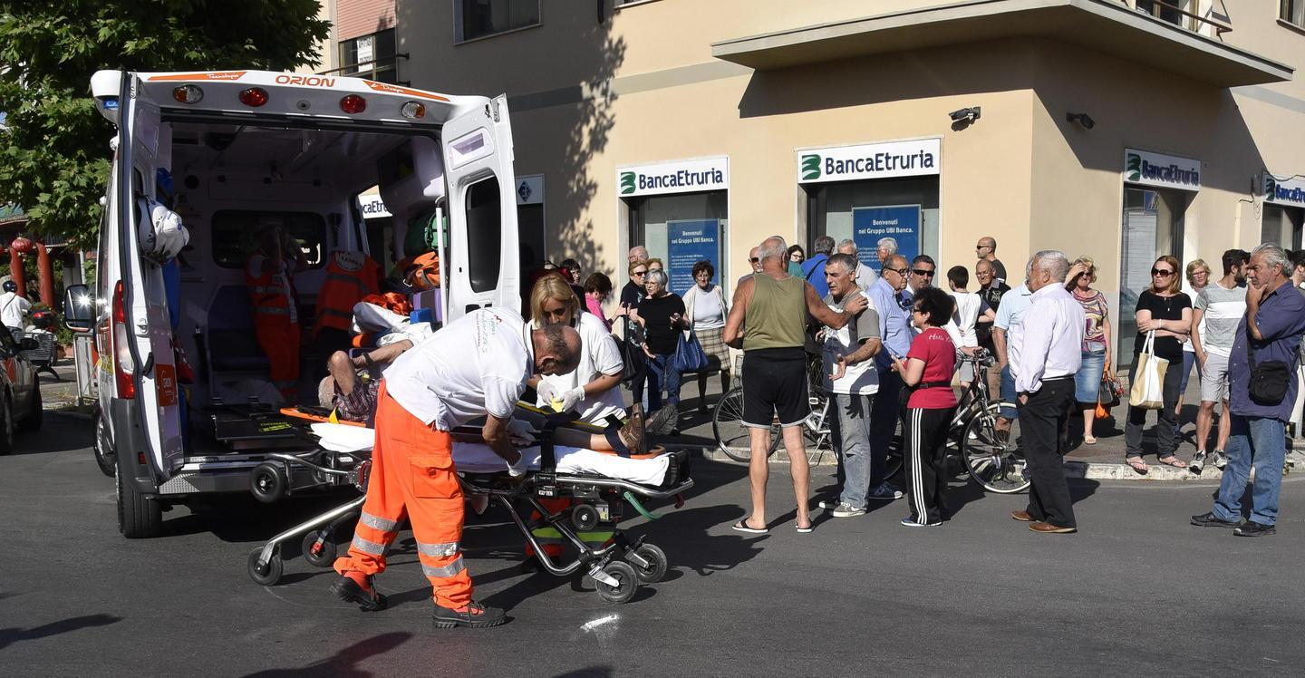 Investito in bici alla rotatoria Via Sauro, uno scontro al giorno