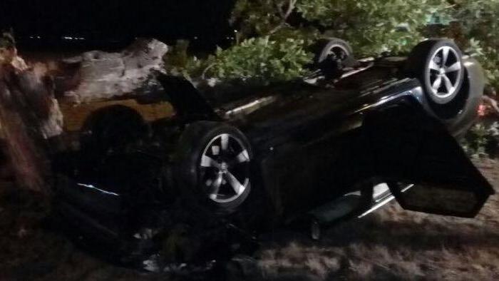 Sbanda e finisce contro l’albero Paura nella notte sulla Senese