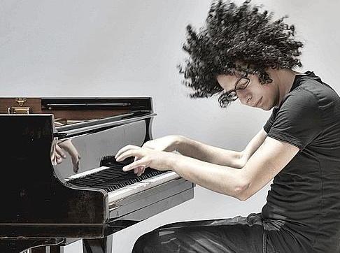 Musica, magia e risate: il marmo in scena 