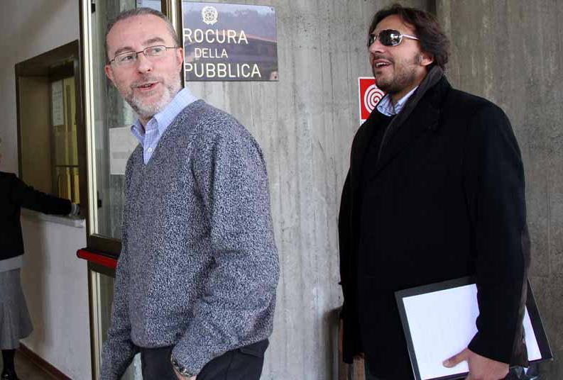 «Hanno incendiato un mezzo e hanno sparato contro casa»