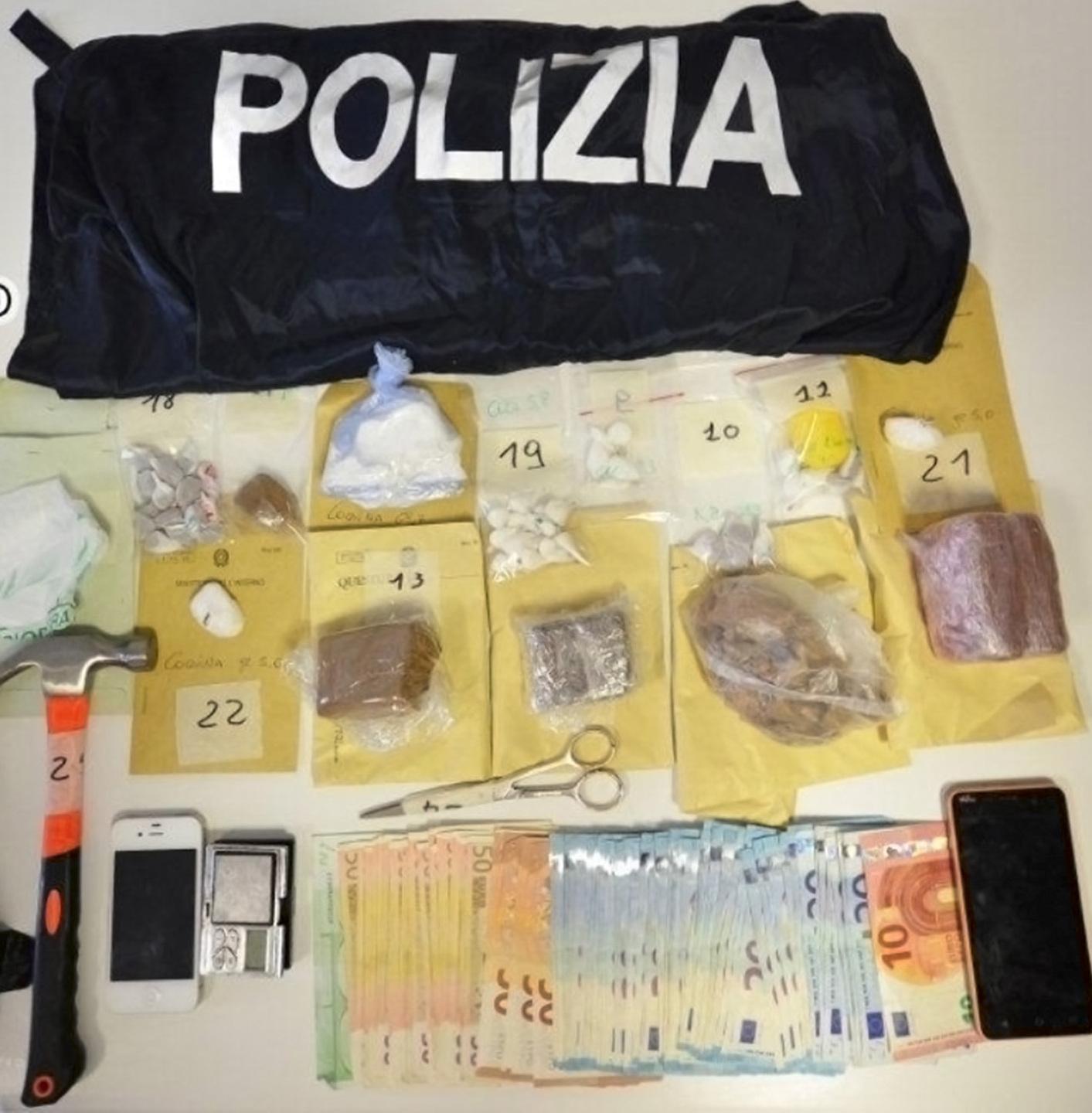 Presi 2 tunisini che giravano con eroina e hascisc sull’auto