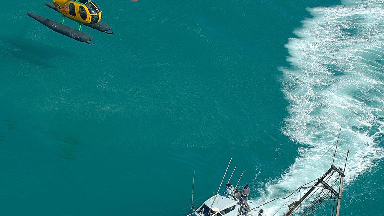 Sei pescherecci fuorilegge bloccati in mare