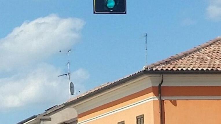 Via Bondenese, attivo il nuovo semaforo
