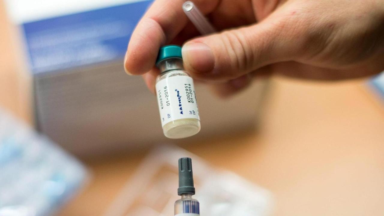 Dodici vaccini, caso anomalo rispetto al resto dell’Europa