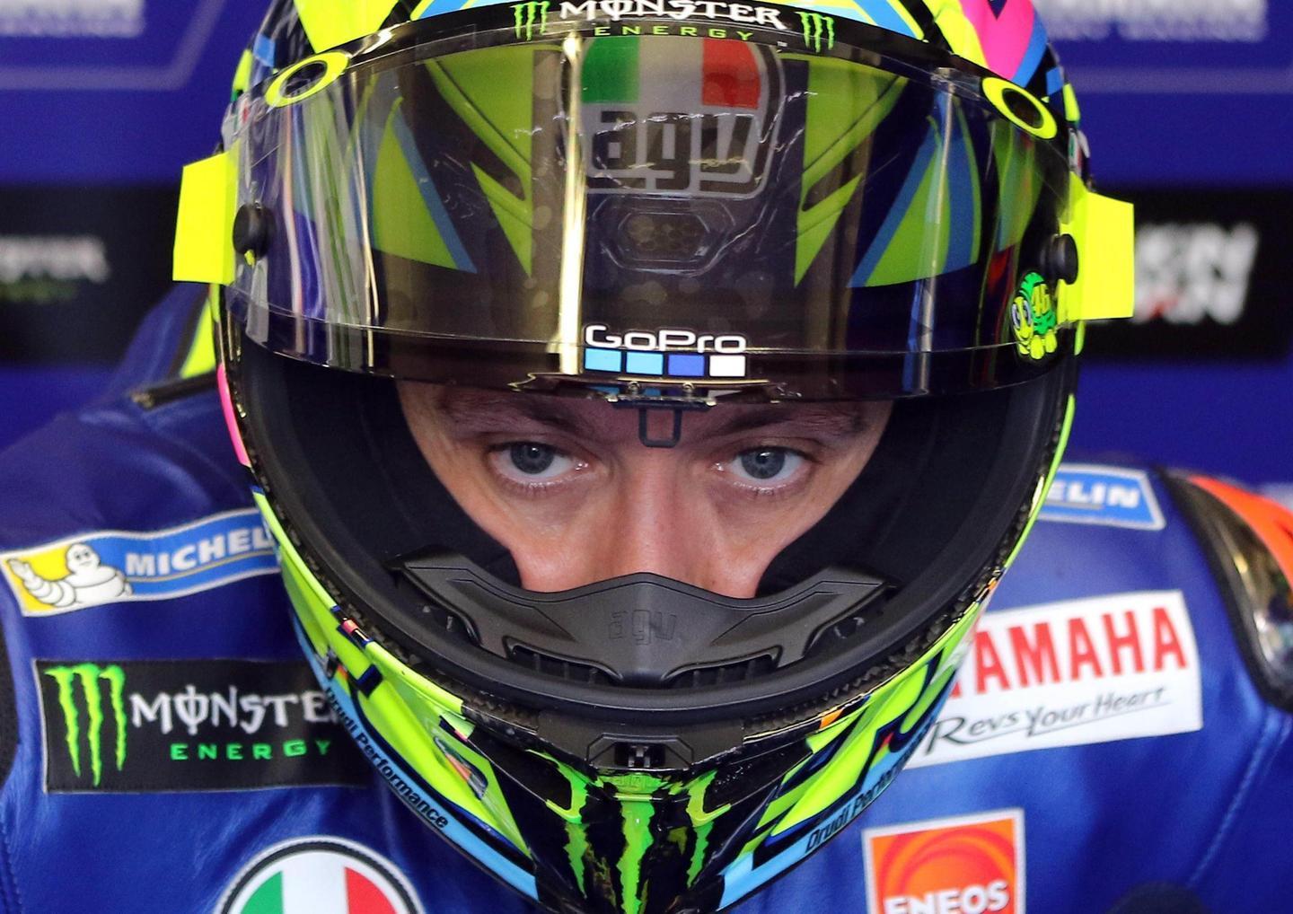 Cade mentre fa cross, paura per Rossi 