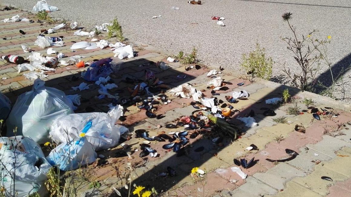 A S’Ena e sa chitta immondizia in strada