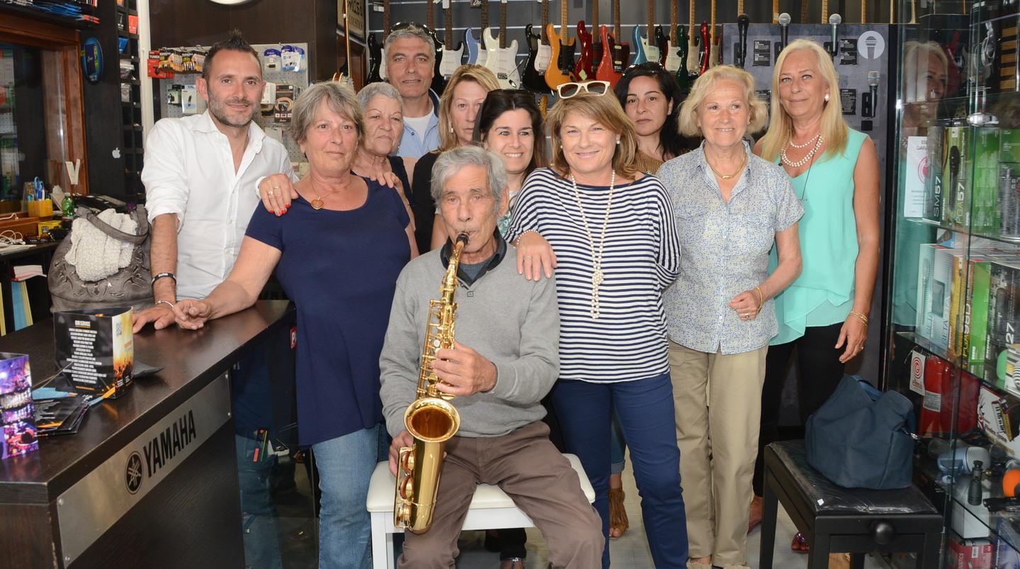 Nuovi sax per Tony Marino  la generosità batte i ladri