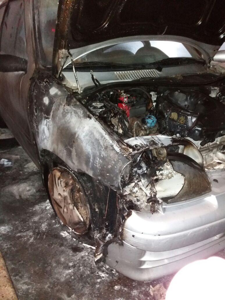 Oristano, in fiamme un'auto a Donigala