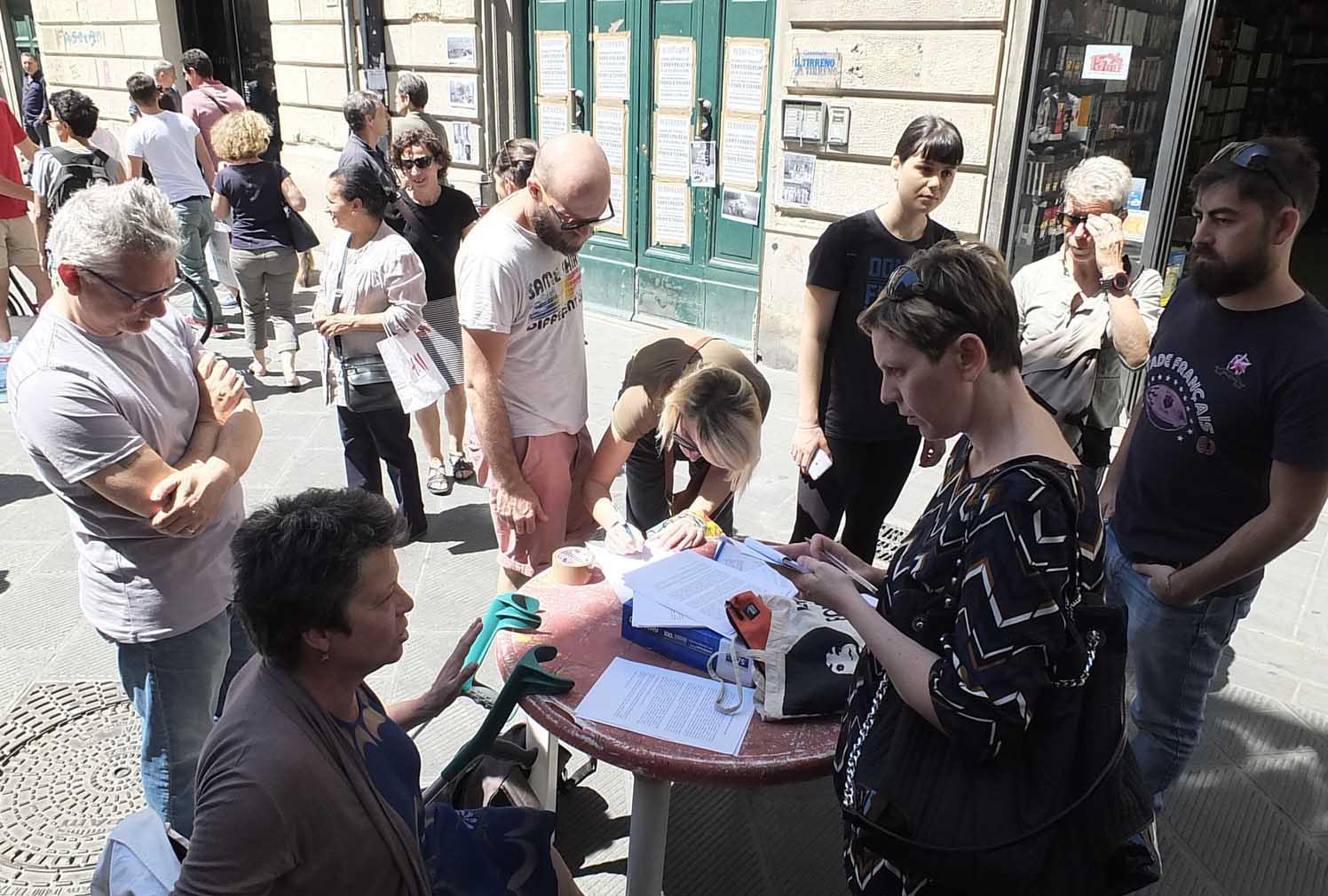 Un momento della protesta di sabato mattina (foto Muzzi)