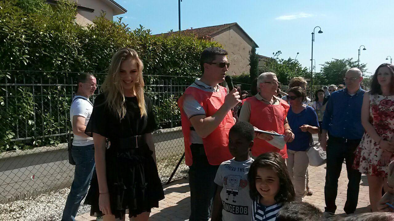 Irene Cioni durante l'inaugurazione del parco giochi
