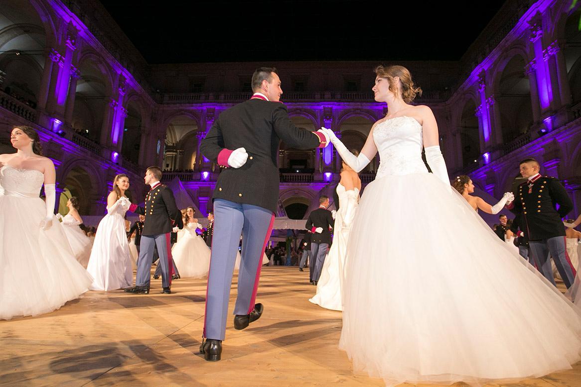 Modena, la magia del ballo delle debuttanti Gazzetta di Modena