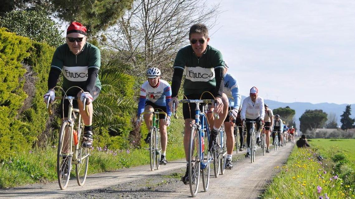 In bici per una giornata sulle Strade bianche