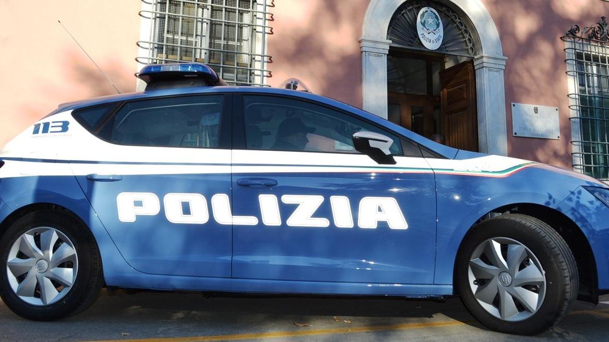 Rubano in boutique, la titolare insegue e fa arrestare madre e figlia