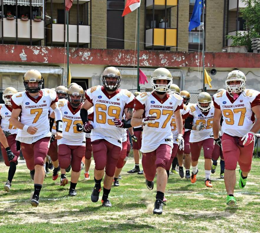 Casco, corazza e carica Che forti questi Etruschi 