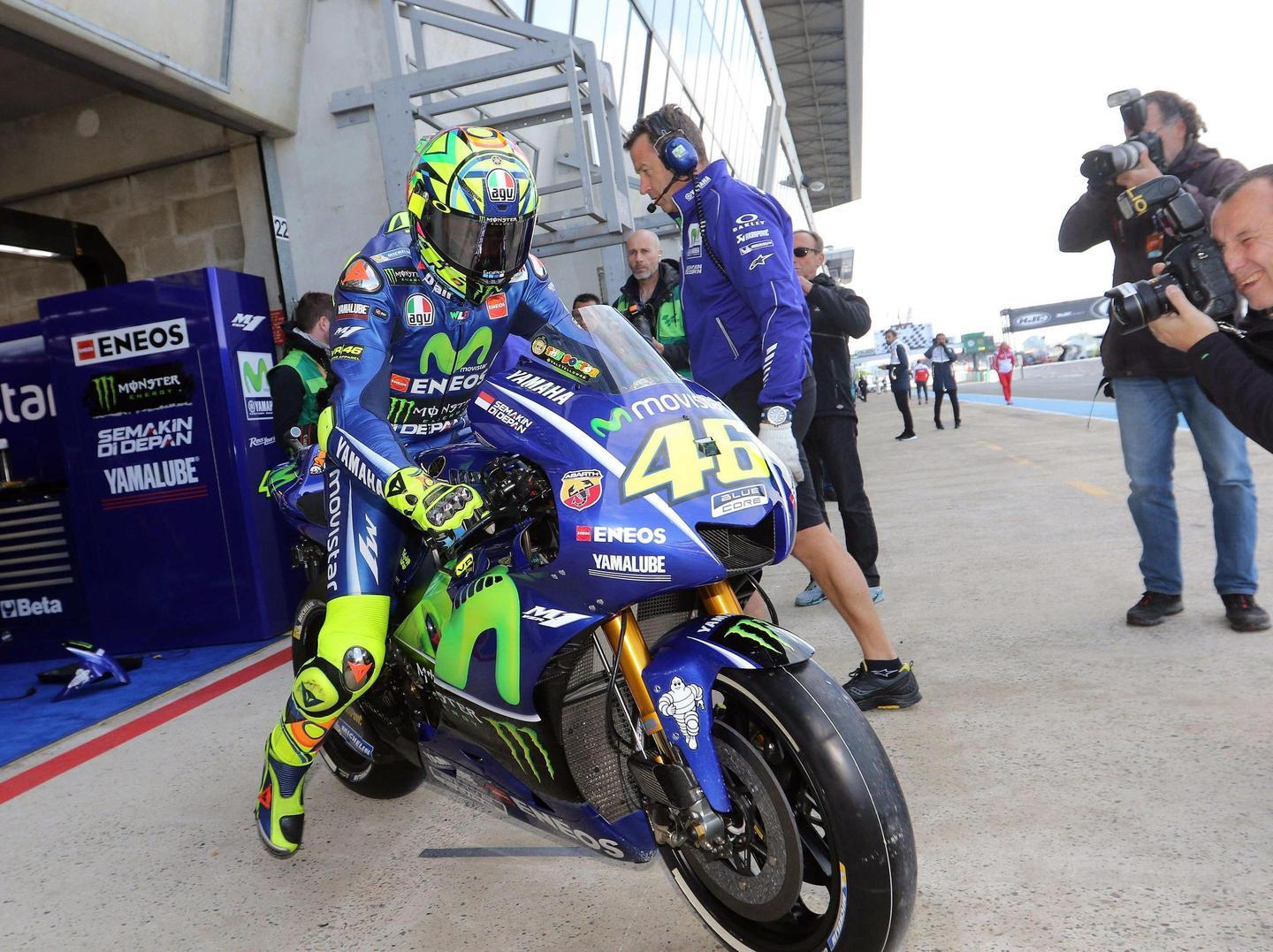Rossi dimesso, la testa già alla gara del Mugello 