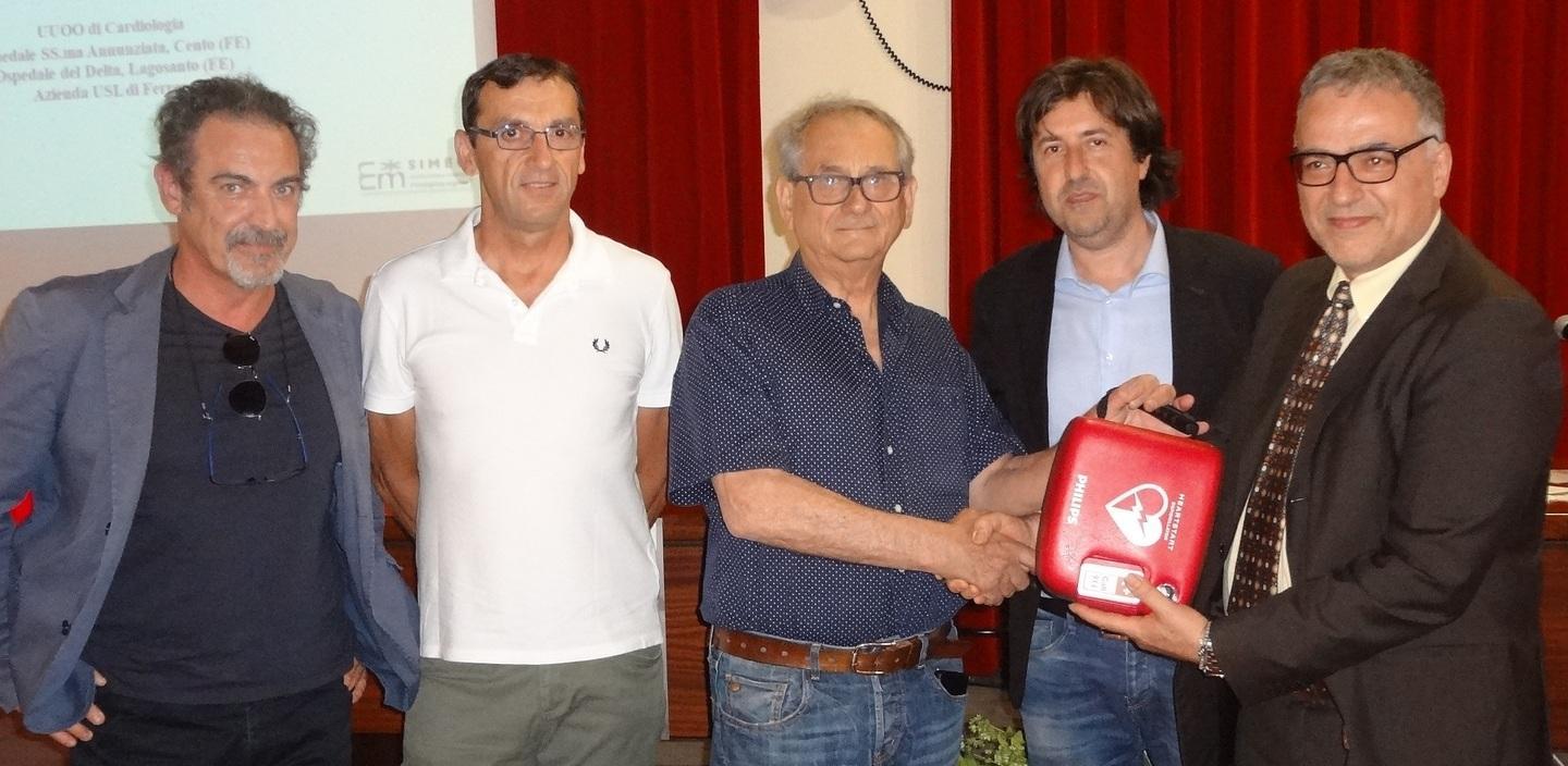 Un defibrillatore in dono da Cento%Cuore