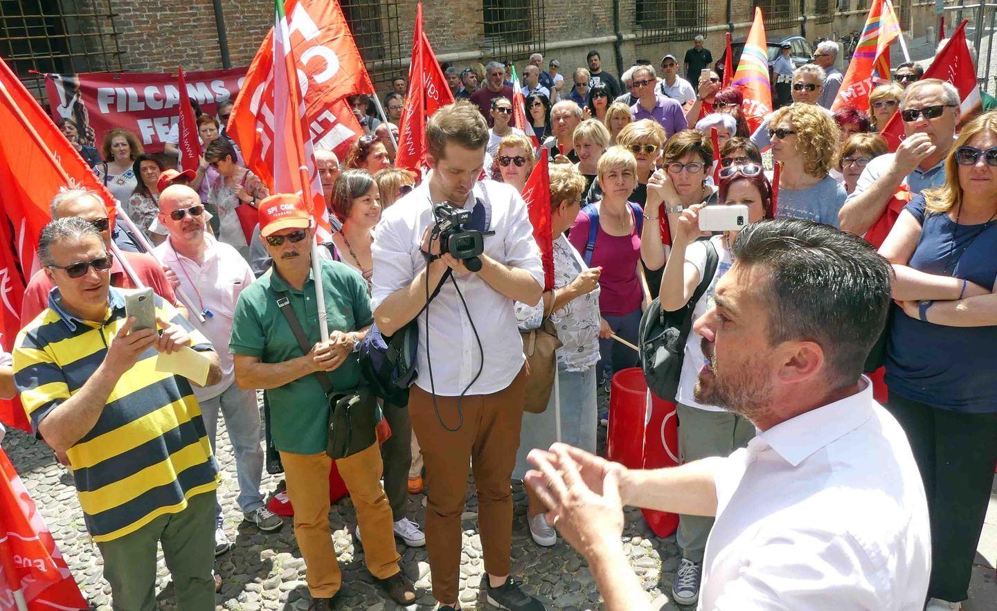 Presidio contro i voucher «Dove sono i sindaci?» 