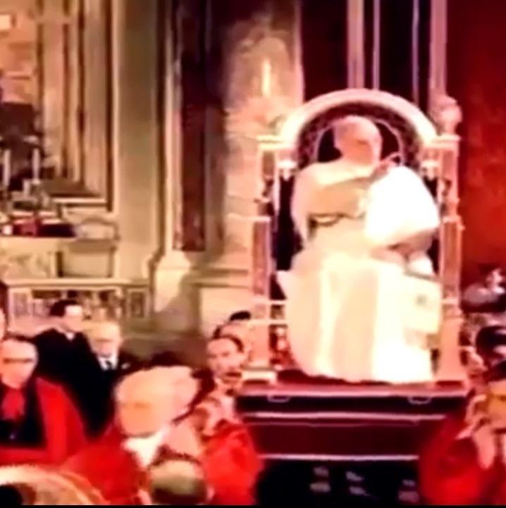 No Pride, alla processione i preti con cotta e berretta 