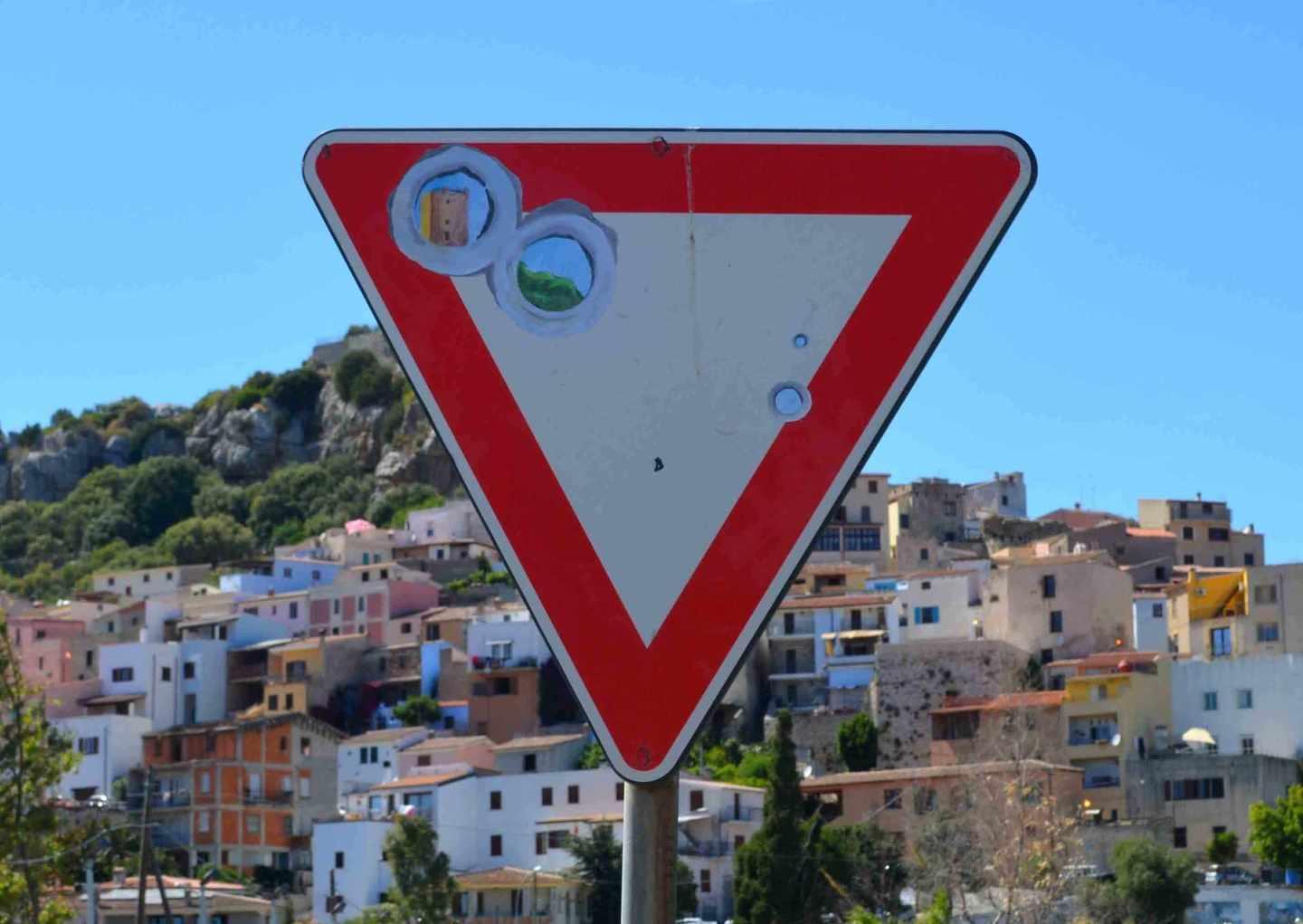 Spuntano i finti cartelli sforacchiati 