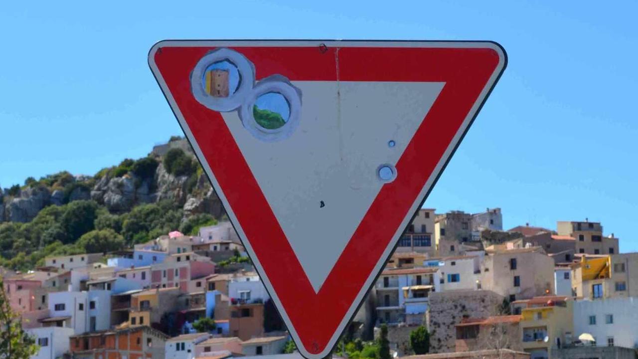 Spuntano i finti cartelli sforacchiati