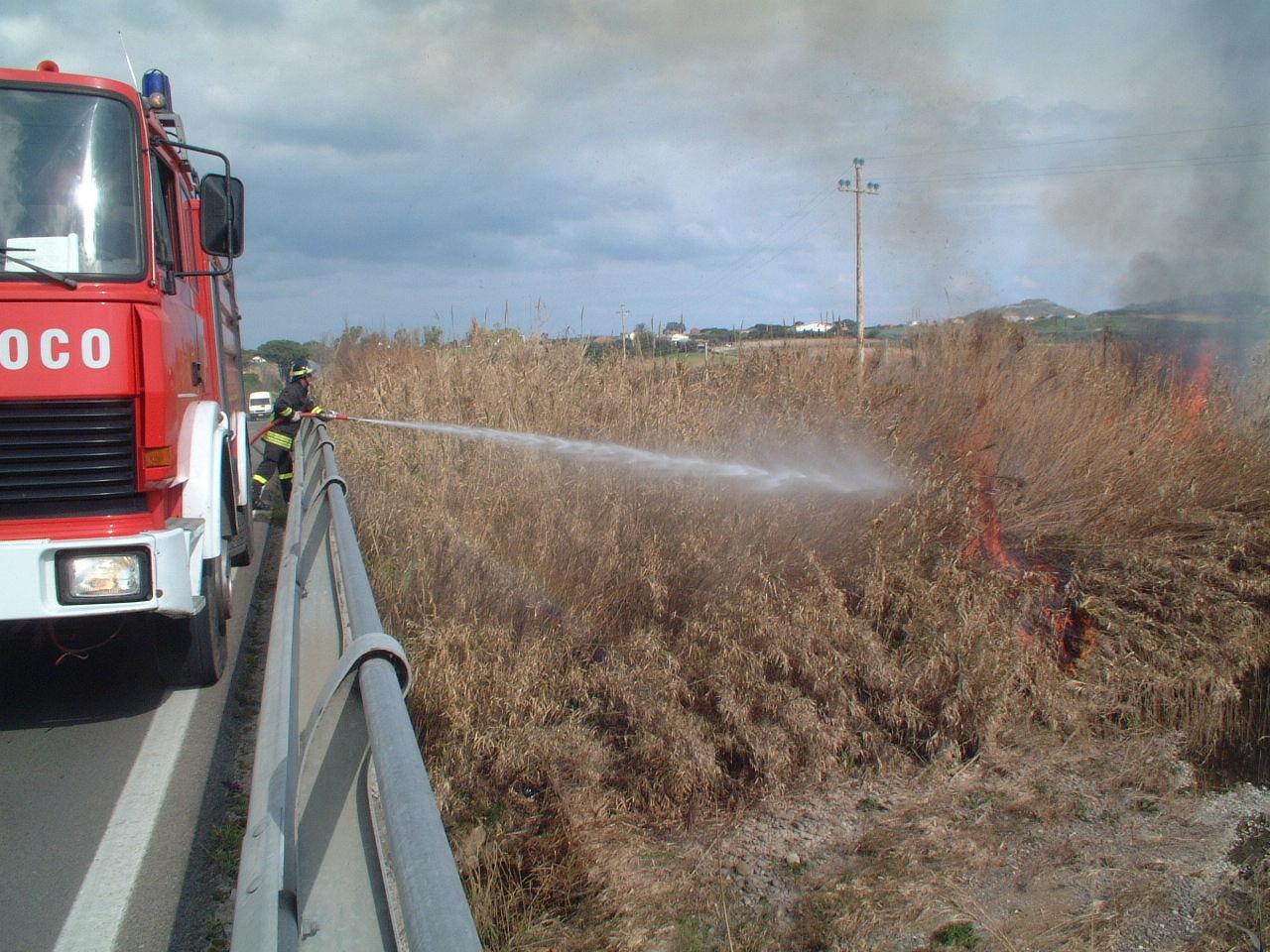 Un intervento dei vigili del fuoco
