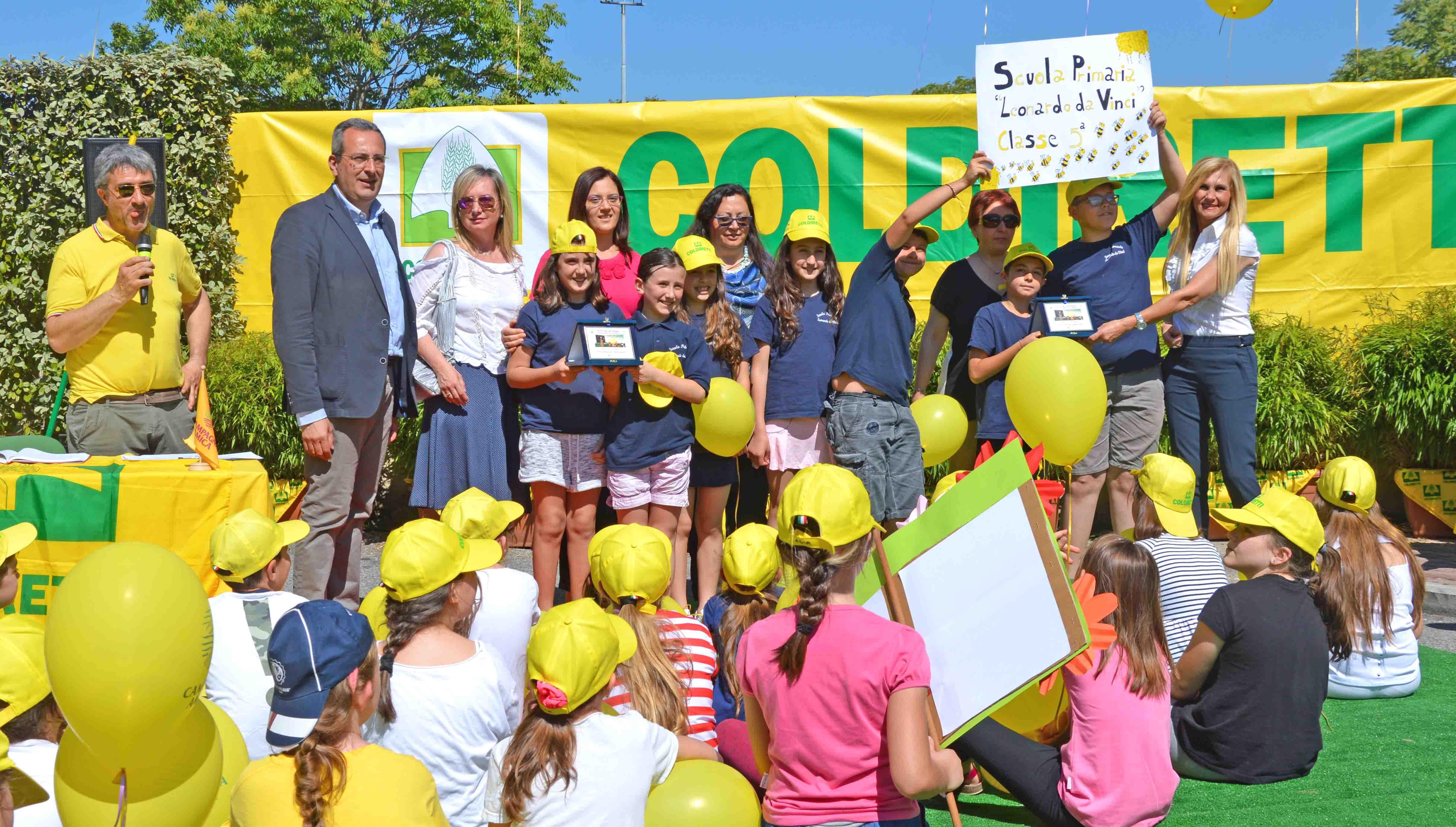 La classe 5 della primaria Leonardo da Vinci (foto Gori)