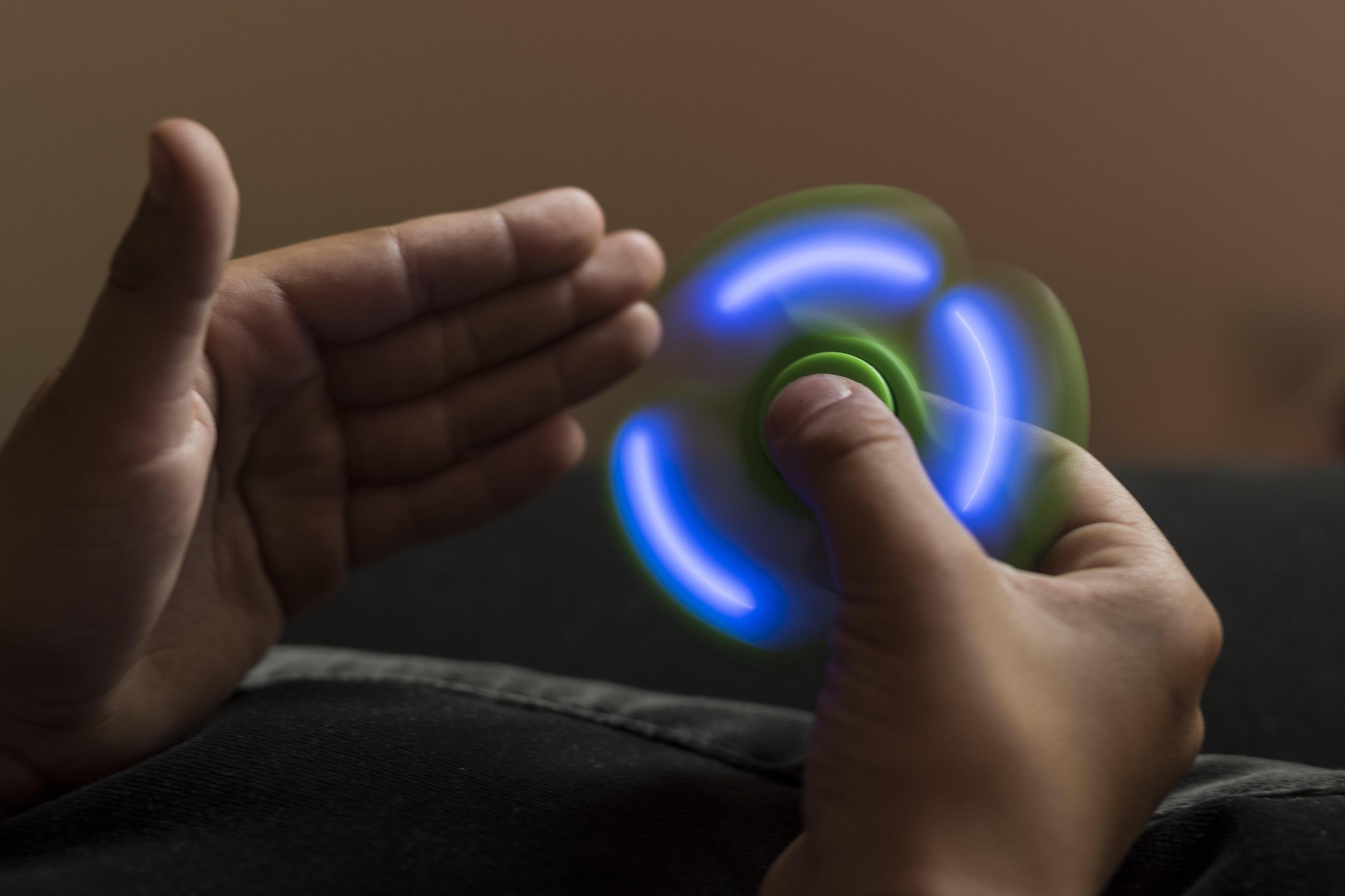 Fidget spinner: anche in Sardegna impazzano le trottoline antistress 