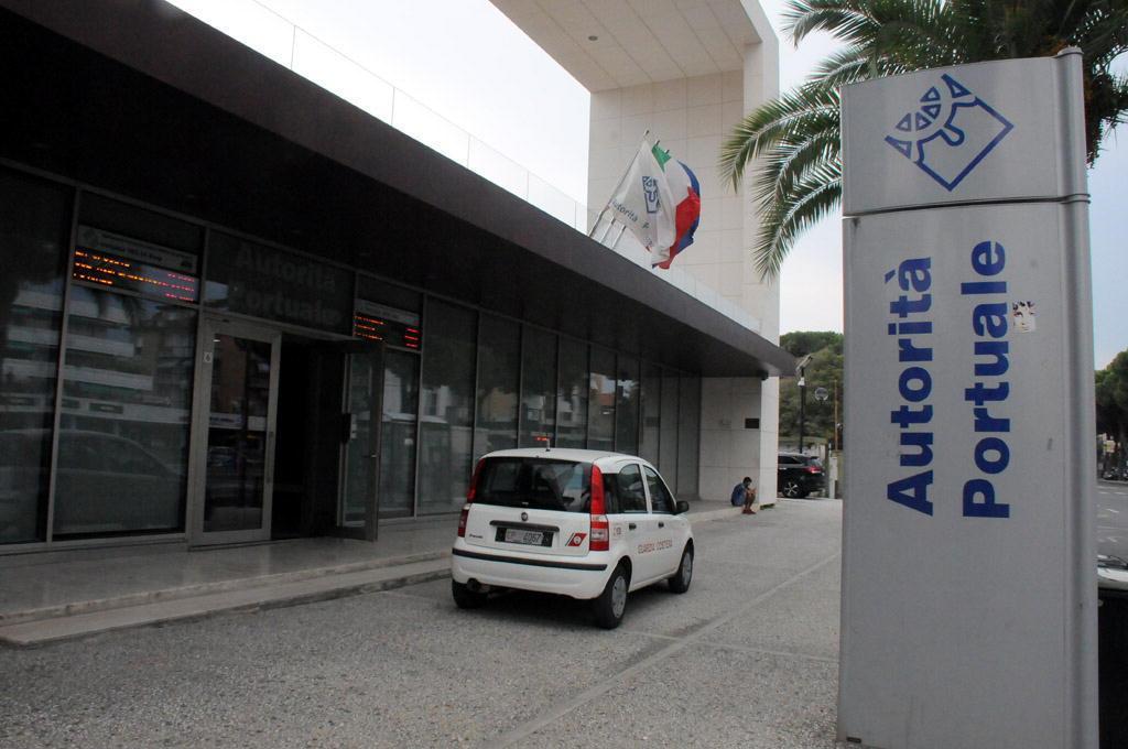 La sede dell'Autorità portuale a Marina di Carrara