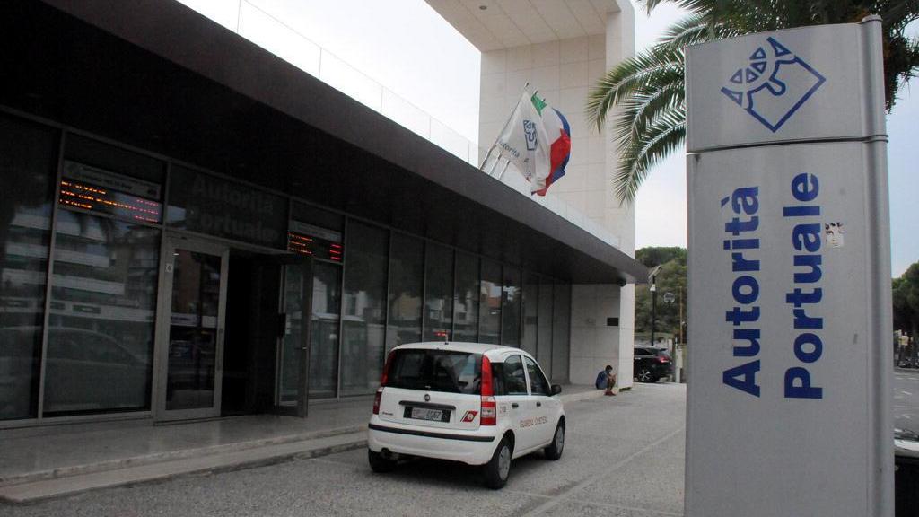 La sede dell'Autorità portuale a Marina di Carrara