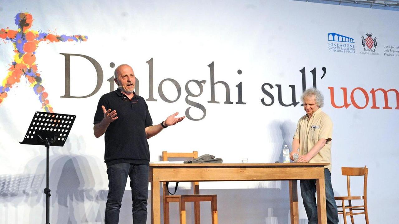 Marco Paolini durante la sua "lezione" a Pistoia