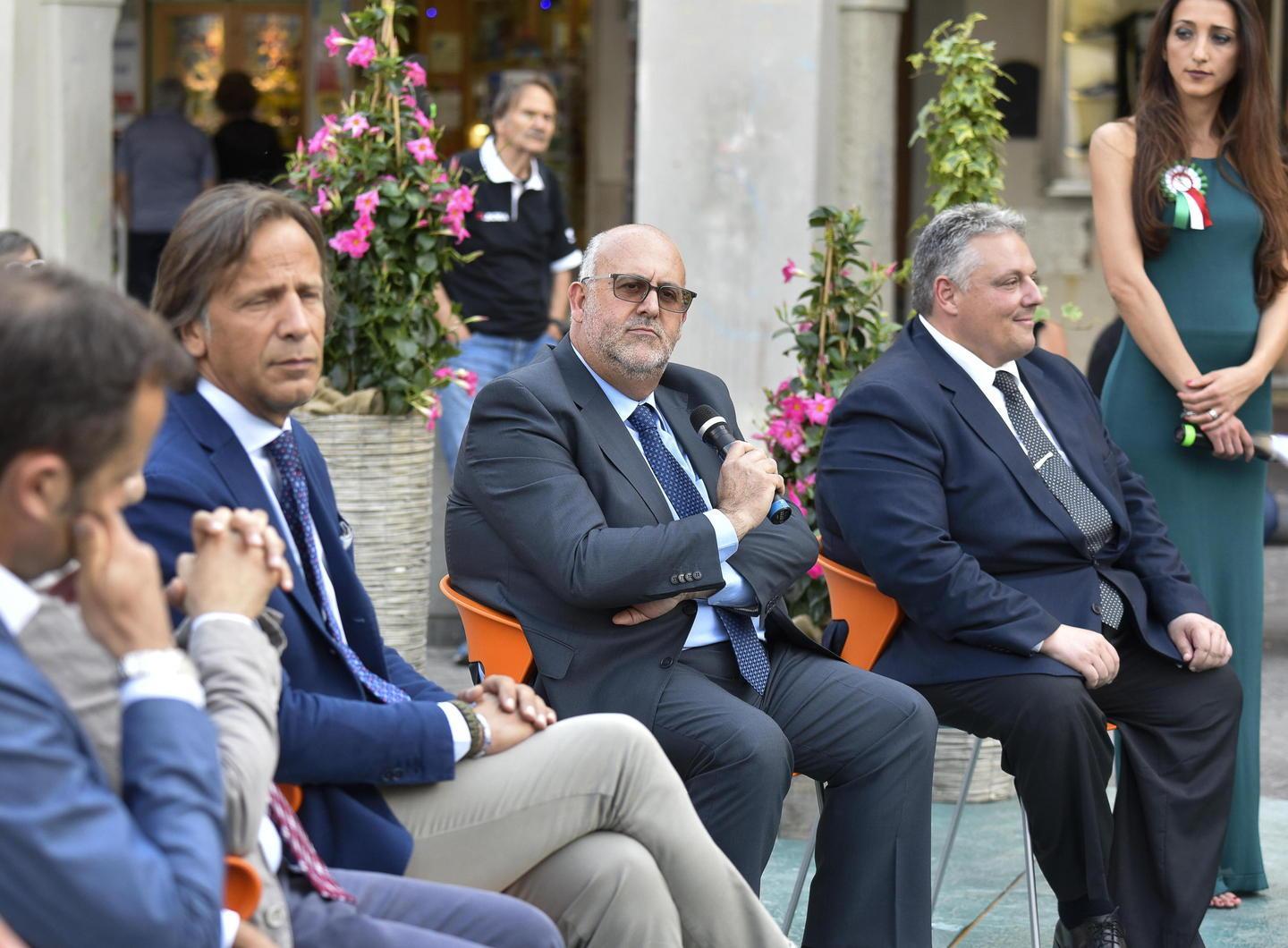 Musica e falconeria all’anteprima in piazza di Game Fair 