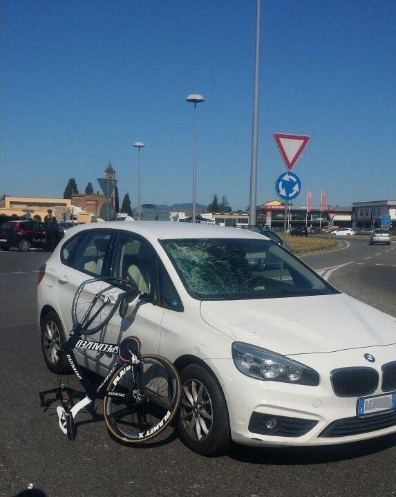 Grave cicloamatore travolto da un’auto 