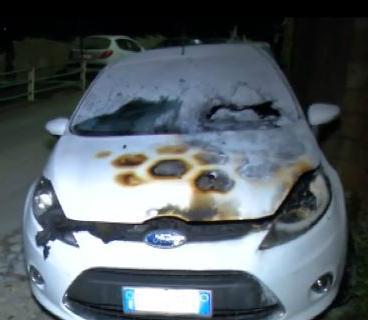 A fuoco l’automobile del sindaco Cabriolu