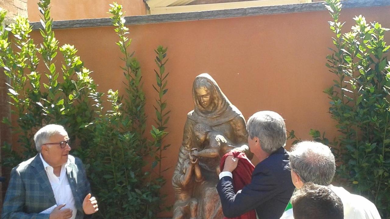 Fiorano, inaugurata a Spezzano un’opera in bronzo di don Gilli